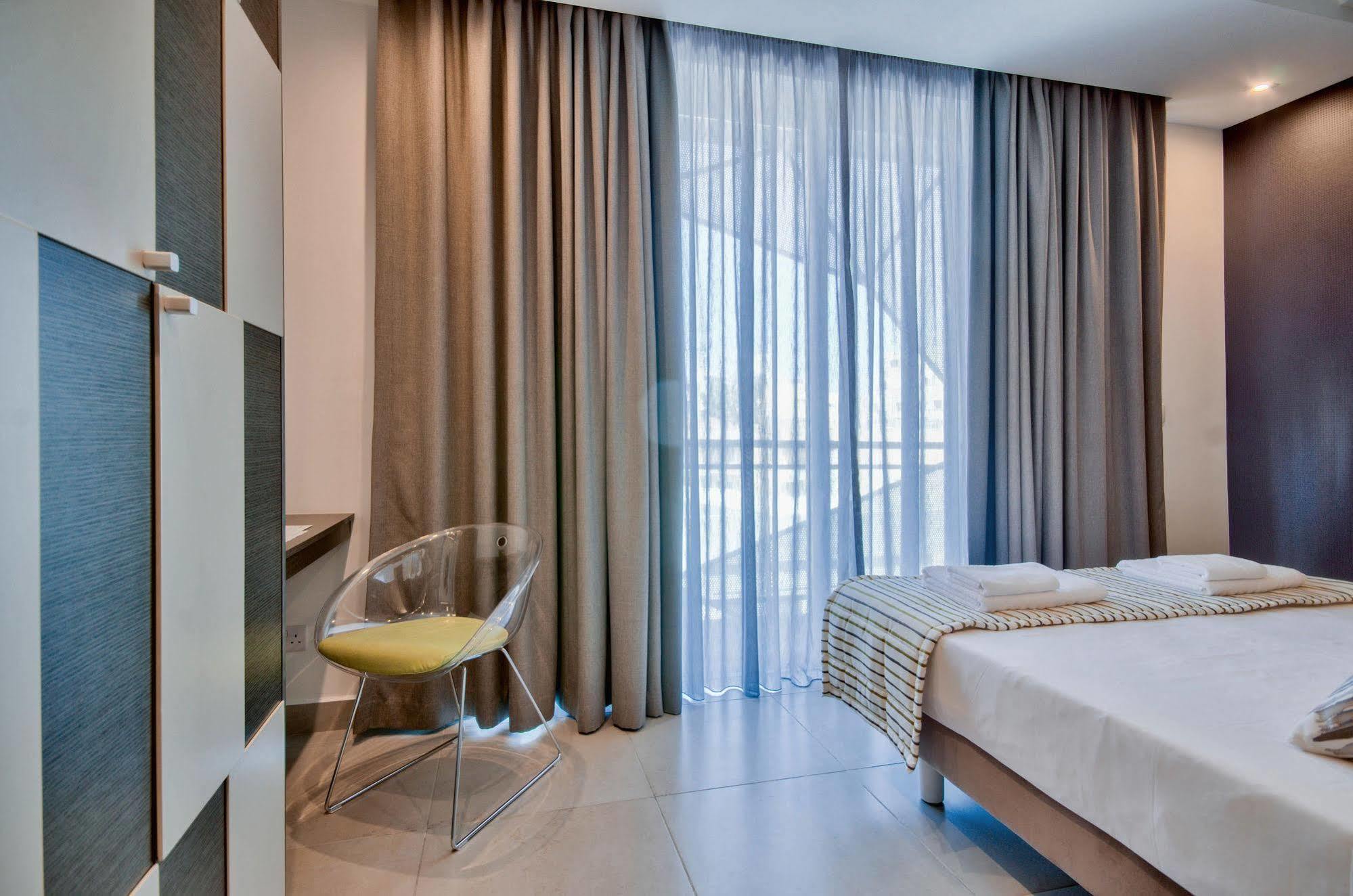 Jules Suites Saint Julian's Exteriér fotografie